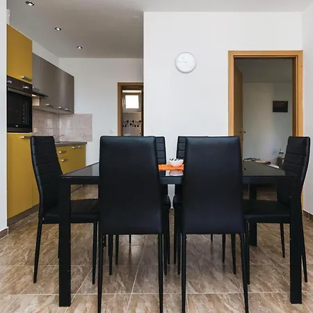 Two-bedroom In Daire Vir
