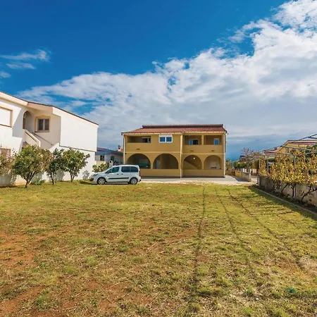 Two-bedroom In アパート